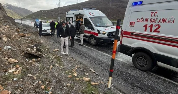 Tatvan’da meydana gelen trafik kazasında 2 kişi yaralandı