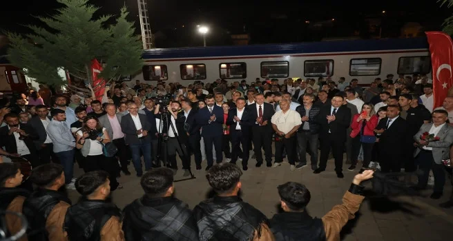 Turistik Tatvan treni büyük ilgi gördü